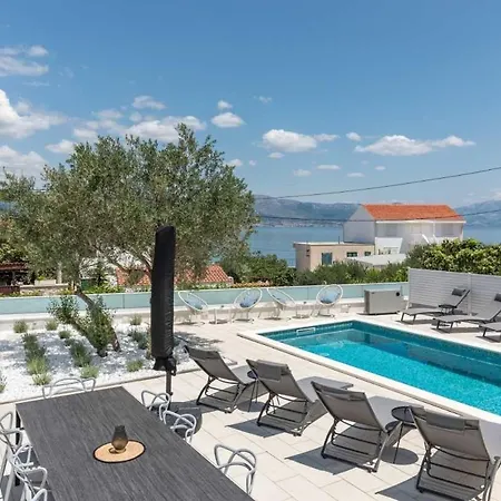 In Arbanija With Terrace, Air Conditioning, Wifi 5139-4 Trogir
