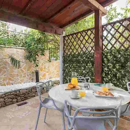 In Arbanija With Terrace, Air Conditioning, Wifi 5139-4 * Trogir