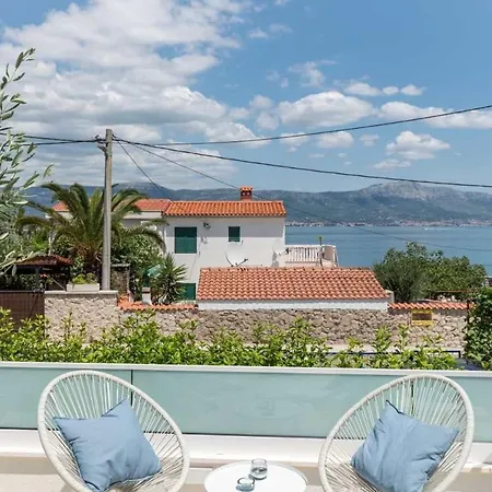 Apartman In Arbanija With Terrace, Air Conditioning, Wifi 5139-4 *