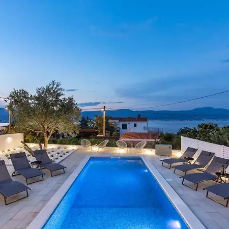 In Arbanija With Terrace, Air Conditioning, Wifi 5139-4 *