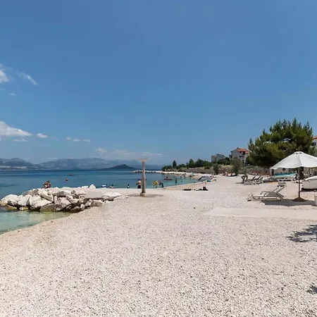 In Arbanija With Terrace, Air Conditioning, Wifi 5139-4 Traù
