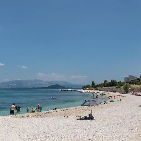 In Arbanija With Terrace, Air Conditioning, Wifi 5139-4 Traù