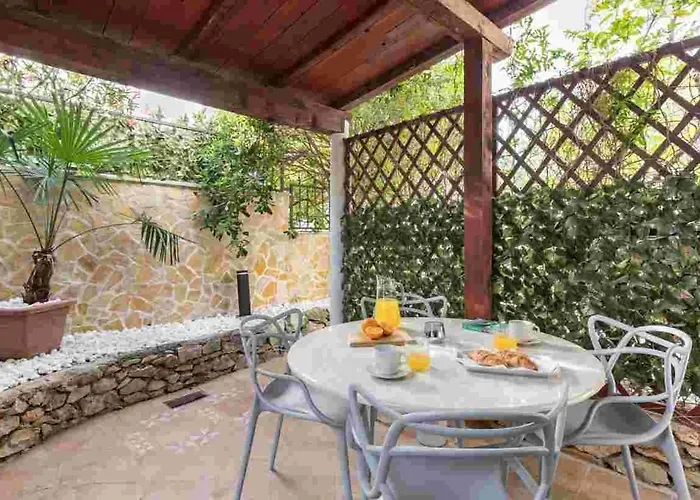 In Arbanija With Terrace, Air Conditioning, Wifi 5139-4 * Trogir