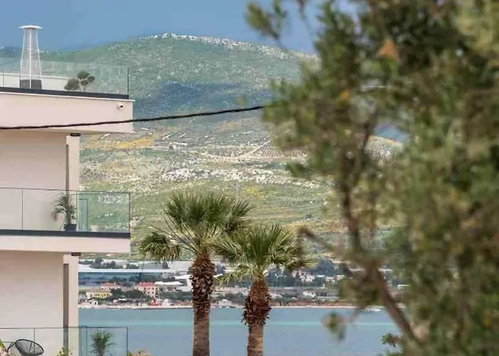 In Arbanija With Terrace, Air Conditioning, Wifi 5139-4 * Trogir