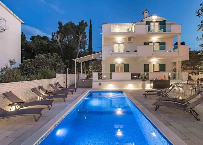 In Arbanija With Terrace, Air Conditioning, Wifi 5139-4 Trogir