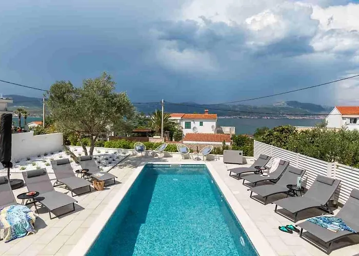 Apartman In Arbanija With Terrace, Air Conditioning, Wifi 5139-4 *