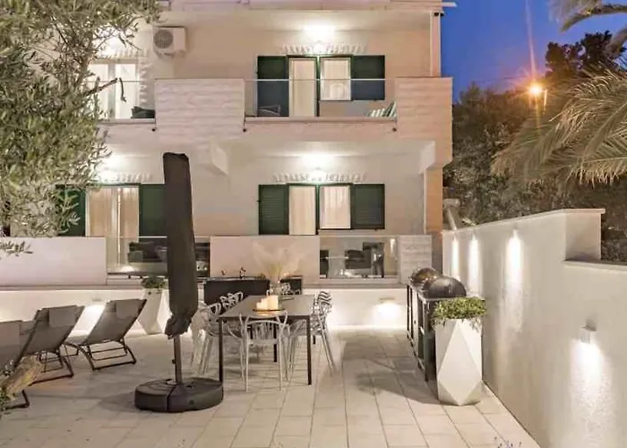 In Arbanija With Terrace, Air Conditioning, Wifi 5139-4 Trogir