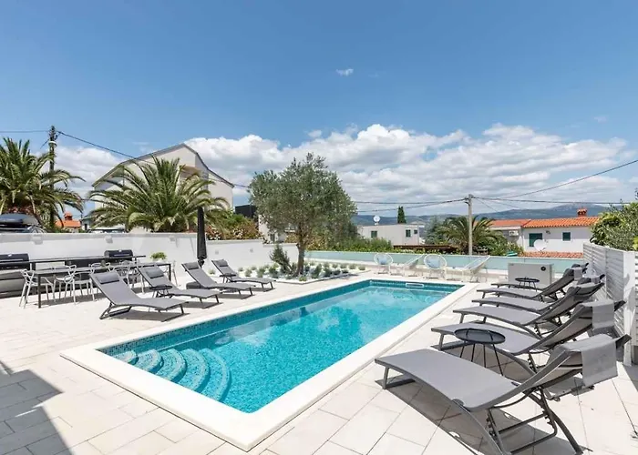 In Arbanija With Terrace, Air Conditioning, Wifi 5139-4 *