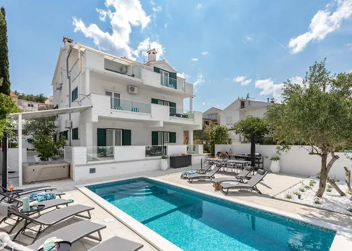 In Arbanija With Terrace, Air Conditioning, Wifi 5139-4 Apartman Trogir