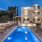 In Arbanija With Terrace, Air Conditioning, Wifi 5139-4 Traù