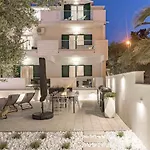 In Arbanija With Terrace, Air Conditioning, Wifi 5139-4 Traù