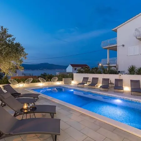 In Arbanija With Terrace, Air Conditioning, Wifi 5139-4 شقة