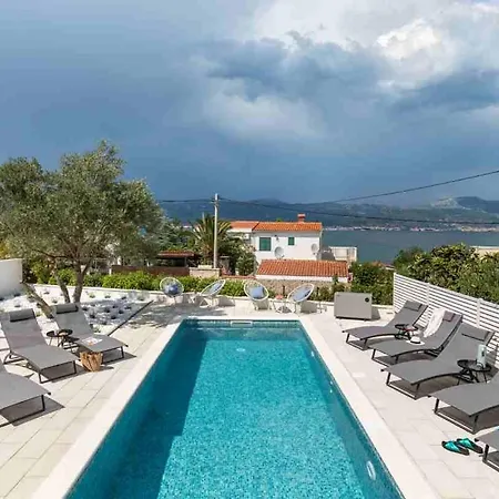 شقة In Arbanija With Terrace, Air Conditioning, Wifi 5139-4 *