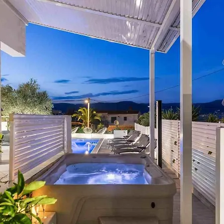 شقة In Arbanija With Terrace, Air Conditioning, Wifi 5139-4