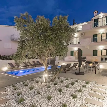 In Arbanija With Terrace, Air Conditioning, Wifi 5139-4 شقة