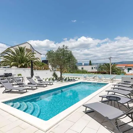 In Arbanija With Terrace, Air Conditioning, Wifi 5139-4 *