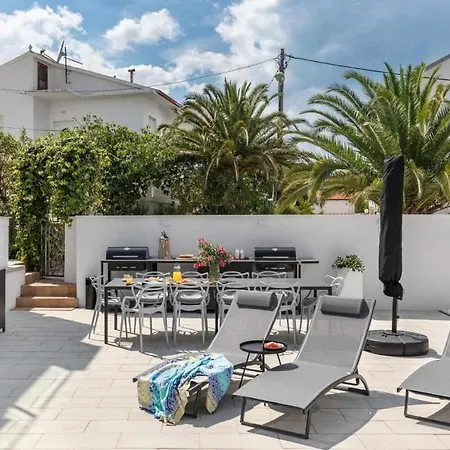 In Arbanija With Terrace, Air Conditioning, Wifi 5139-4 شقة *