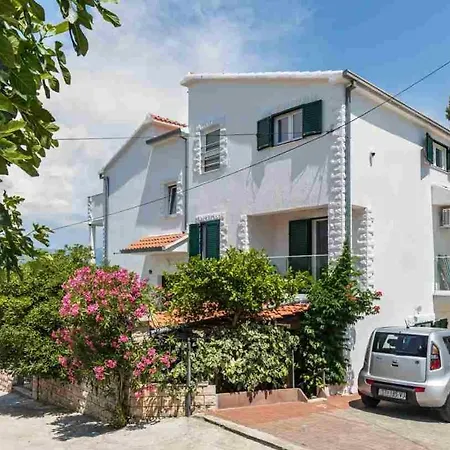 In Arbanija With Terrace, Air Conditioning, Wifi 5139-4 Traù