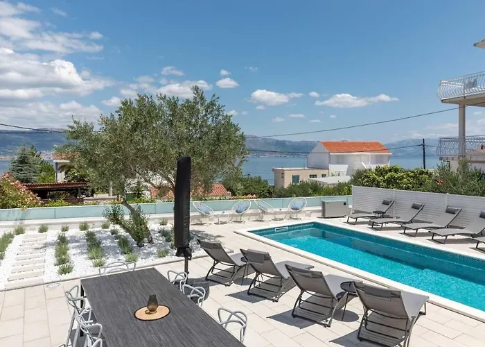 In Arbanija With Terrace, Air Conditioning, Wifi 5139-4 Trogir