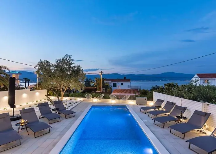 In Arbanija With Terrace, Air Conditioning, Wifi 5139-4 *