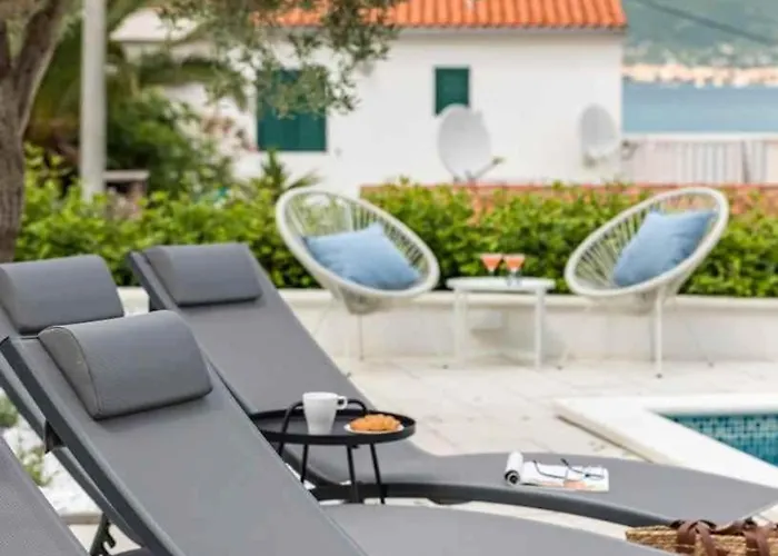 In Arbanija With Terrace, Air Conditioning, Wifi 5139-4 *