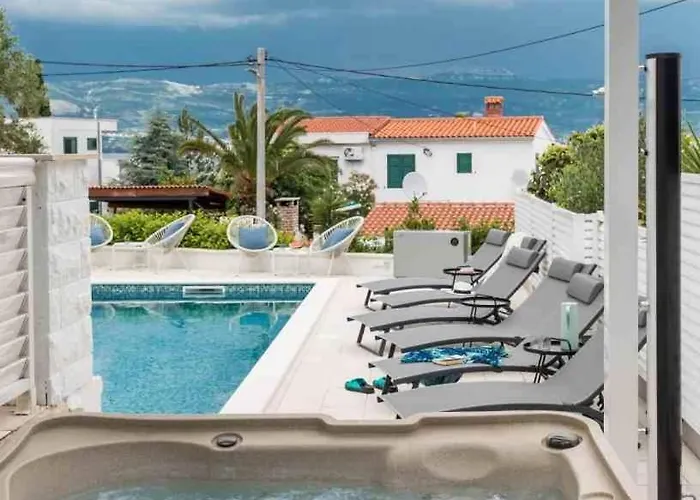 In Arbanija With Terrace, Air Conditioning, Wifi 5139-4 Appartement *