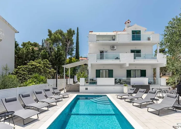 In Arbanija With Terrace, Air Conditioning, Wifi 5139-4 * Trogir