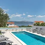 In Arbanija With Terrace, Air Conditioning, Wifi 5139-4 Appartement